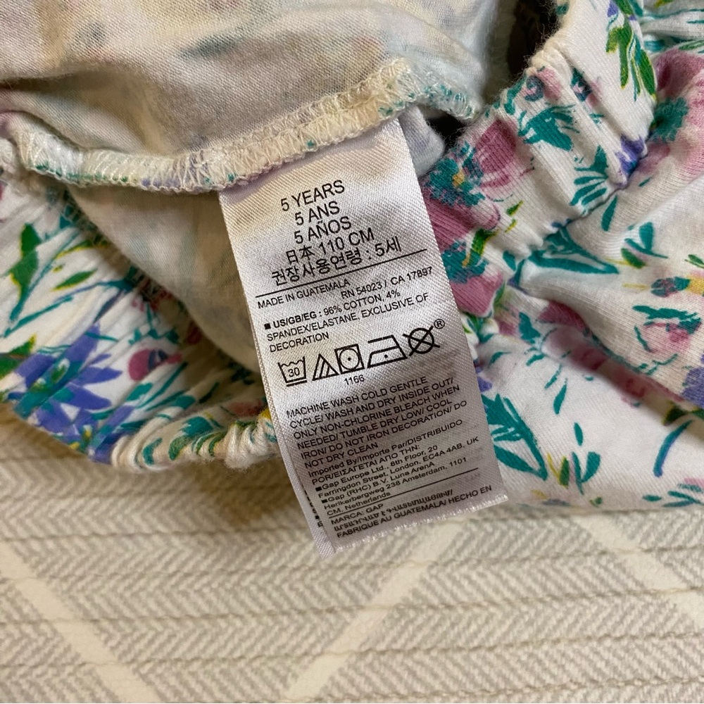 Baby Gap Floral Ruffle Hem Shorts Girl’s Size 5 - Picture 4 of 5